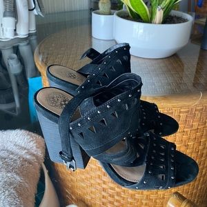 Vince camuto | cut out suede chunky heels / 9